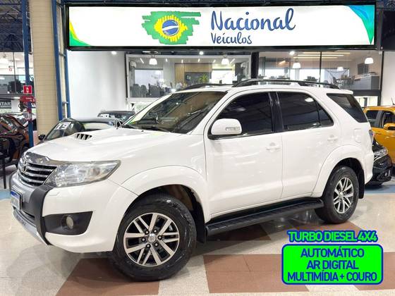 TOYOTA HILUX SW4 3.0 SRV 4X4 7 LUGARES 16V TURBO INTERCOOLER DIESEL 4P AUTOMÁTICO TOYOTA HILUX SW4 3.0 SRV 4X4 7 LUGARES 16V TURBO INTERCOOLER DIESEL 4P AUTOMÁTICO
